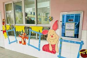 幼儿园门窗装饰维尼熊环创图片4张