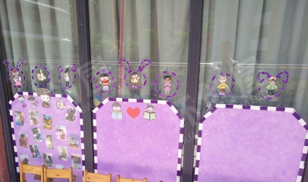 幼儿园教室门窗紫色系装饰图片