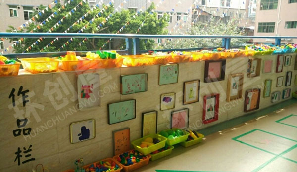 幼儿园走廊各种儿童美术作品布置图片