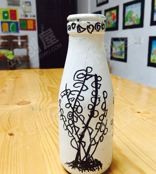 幼儿园废物利用绘画瓶子作品展示图片