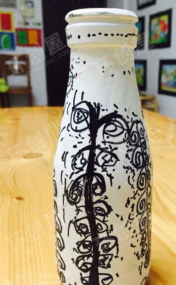 幼儿园废物利用绘画瓶子作品展示图片