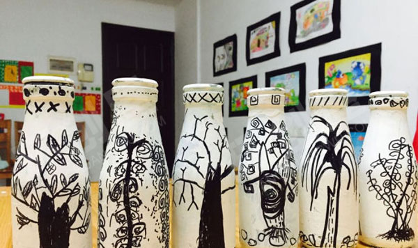 幼儿园废物利用绘画瓶子作品展示图片