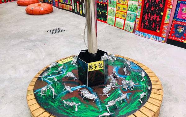 幼儿园户外各种创意美术作品展板图片