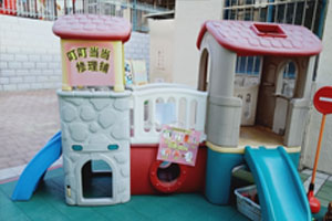 幼儿园户外汽车游戏图片4张