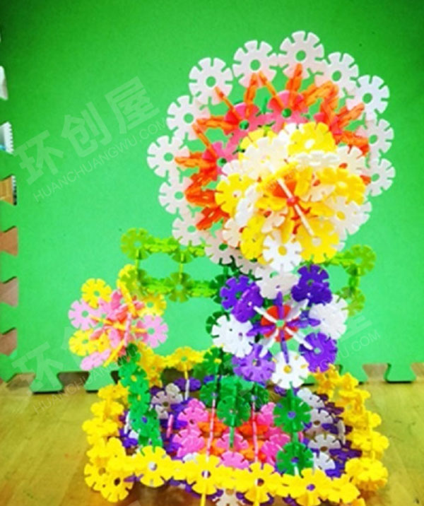 幼儿园建构区搭建雪花片向阳花图片