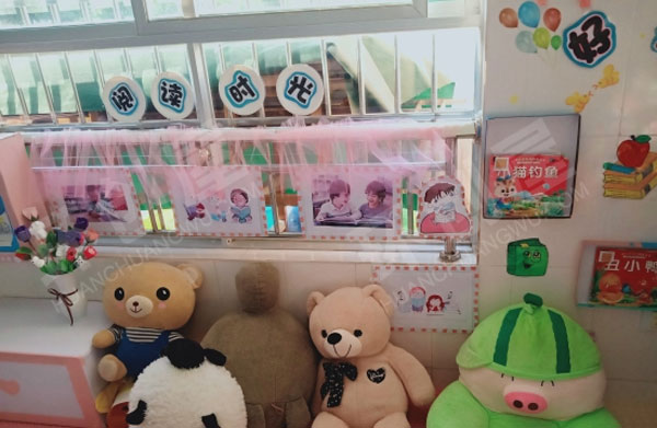 幼儿园佩奇小屋阅读时光图片