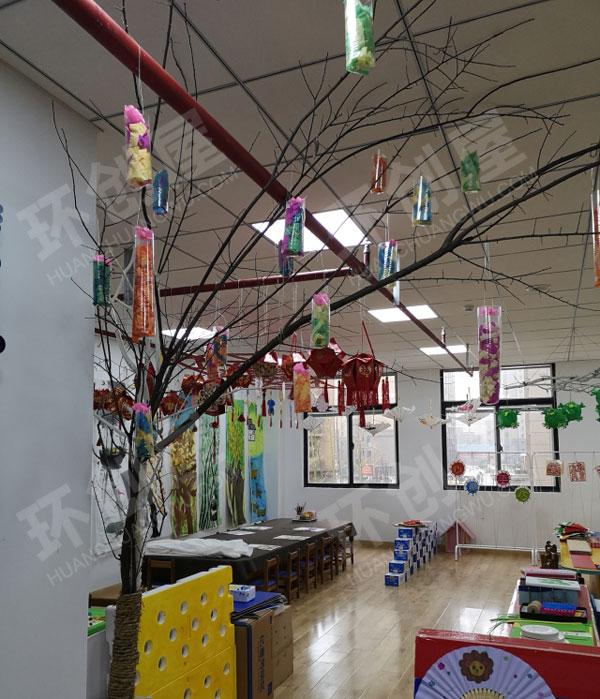 幼儿园美工区专用活动室各种美术作品图片