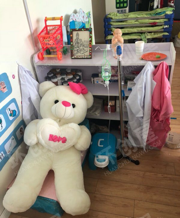 幼儿园角色游戏废物利用自制小医院图片