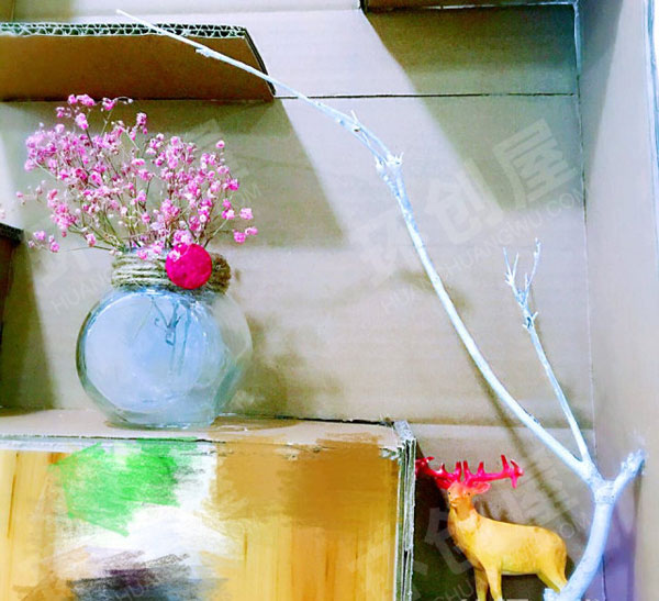 幼儿园废物利用纸盒花架墙面布置图片
