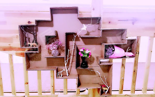 幼儿园废物利用纸盒花架墙面布置图片