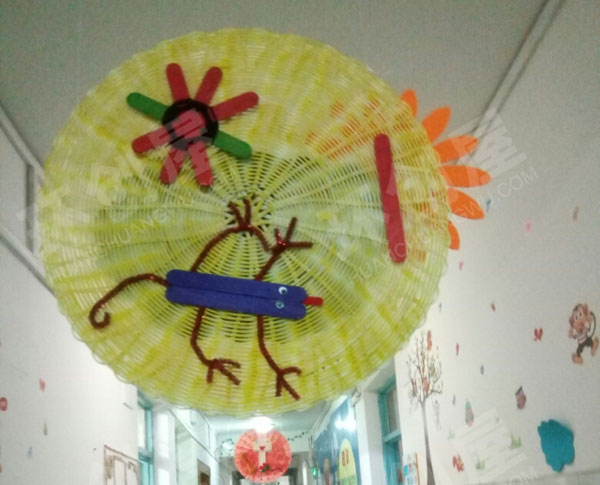 幼儿园走廊卡通冰棍拼搭动物挂饰图片