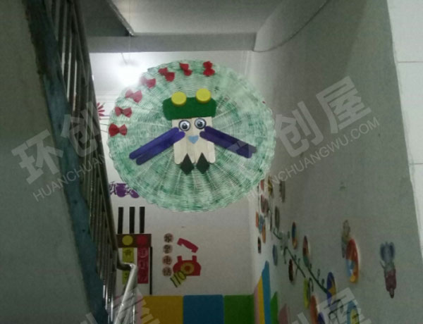 幼儿园走廊卡通冰棍拼搭动物挂饰图片