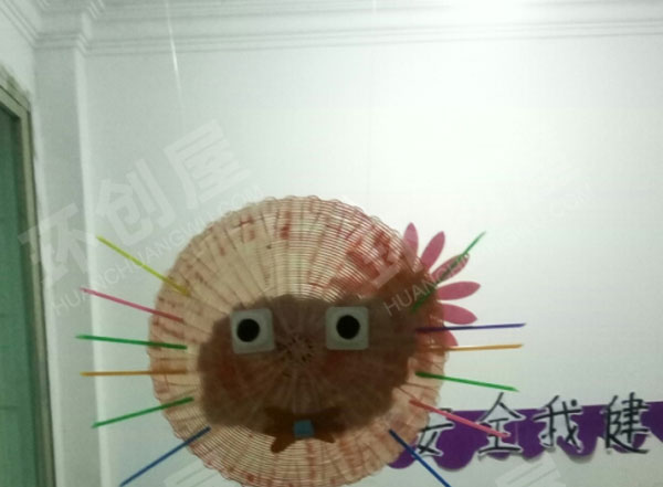 幼儿园走廊卡通冰棍拼搭动物挂饰图片