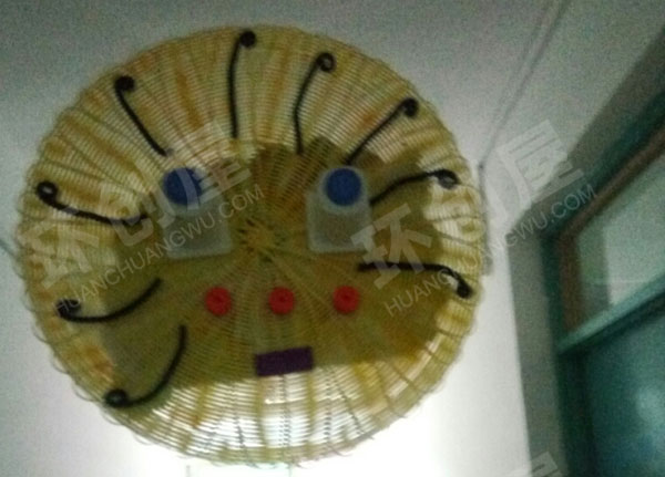 幼儿园走廊卡通冰棍拼搭动物挂饰图片