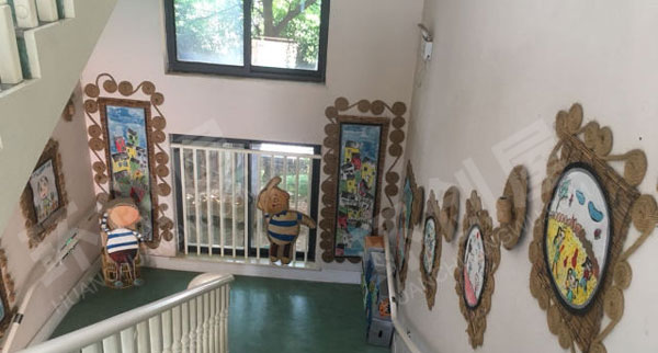幼儿园走廊楼梯墙面我的一家装饰画图片