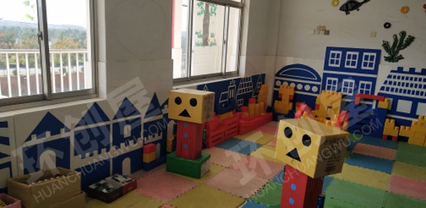 幼儿园建构区废物利用搭高楼图片