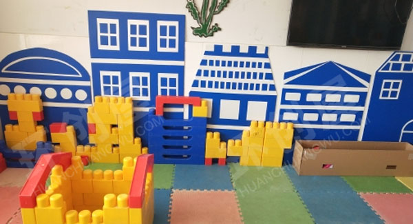 幼儿园建构区废物利用搭高楼图片