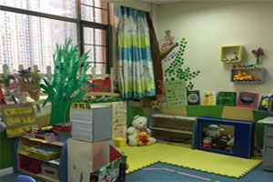 幼儿园温馨的阅读角图片