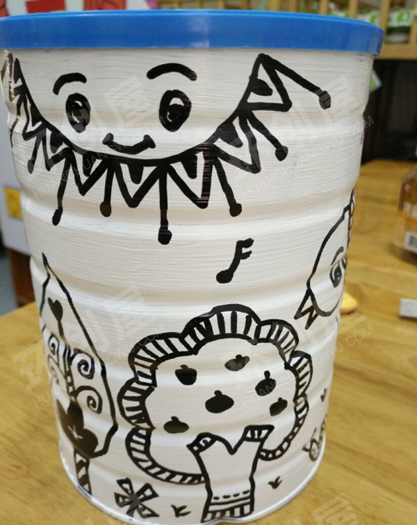 幼儿园美工区利用废旧奶粉罐作画图片