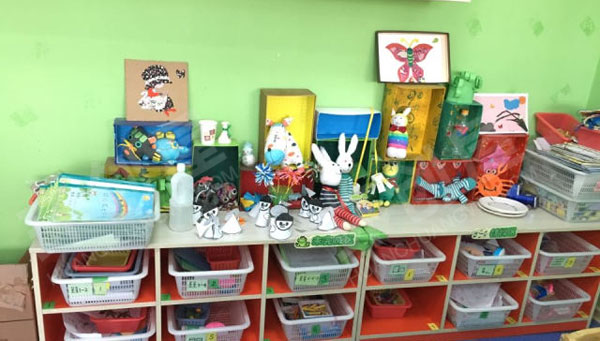 幼儿园角色游戏爱心超市与医院图片