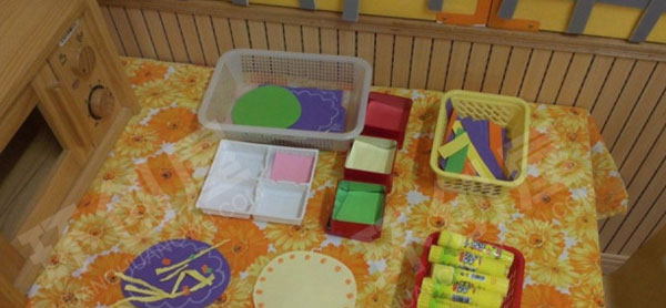 幼儿园角色游戏面馆小朋友自制面条图片