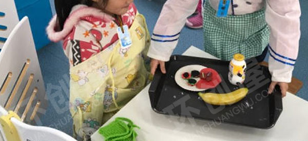 幼儿园角色游戏选美食进餐环创图片