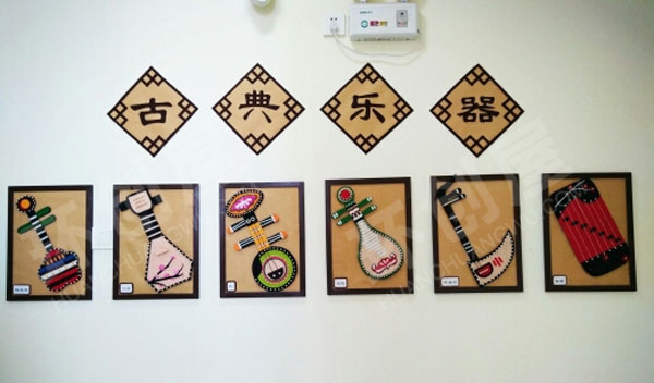 幼儿园教室墙面布置古典乐器图片