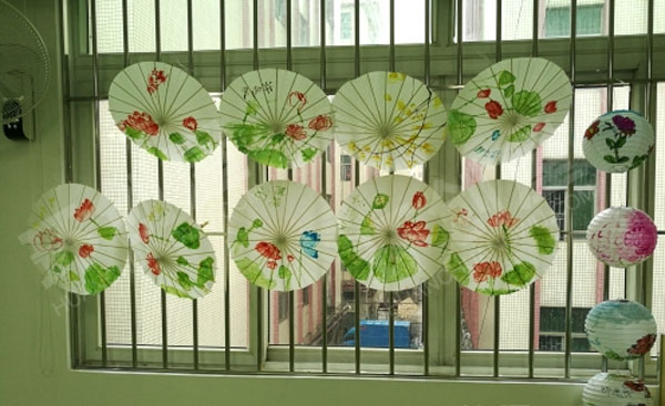 幼儿园中国文化纸伞的绘画窗户装饰图片