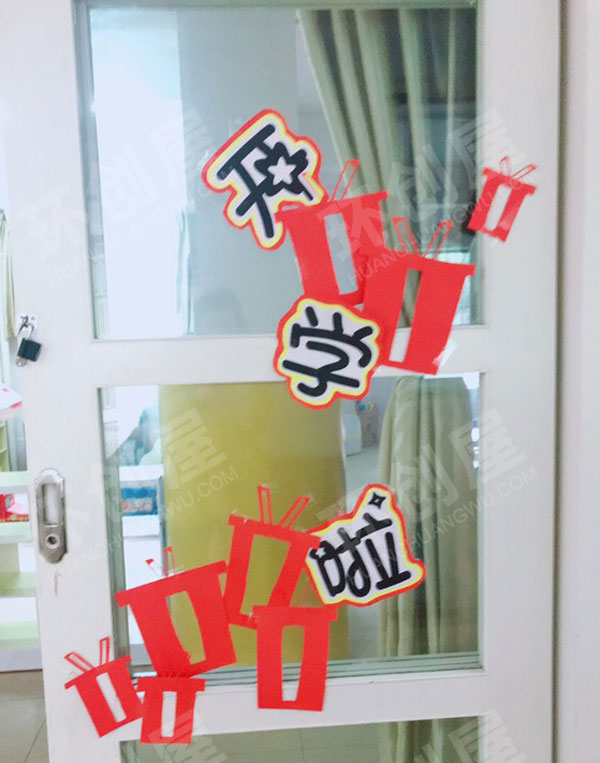 幼儿园环创新年门窗喜庆装饰图片