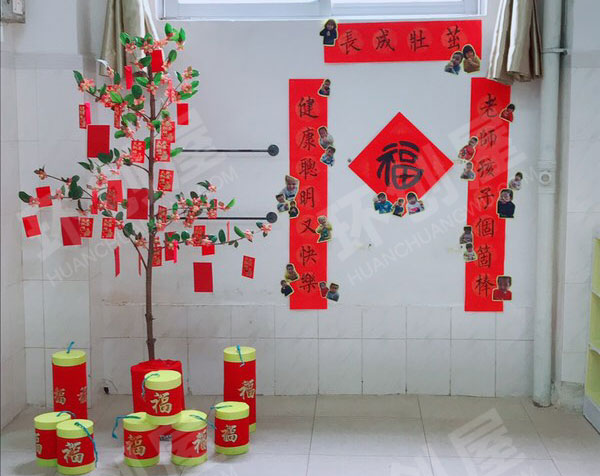 幼儿园环创新年门窗喜庆装饰图片