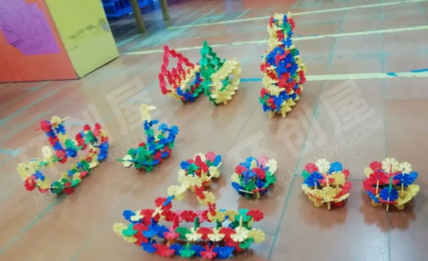 幼儿园建构区乐高拼搭交通工具船图片