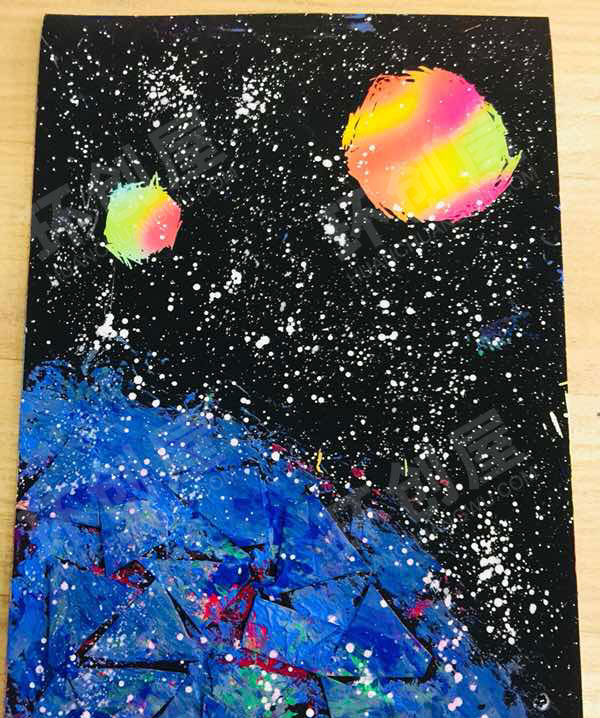 幼儿园美工区星空水粉喷洒画图片