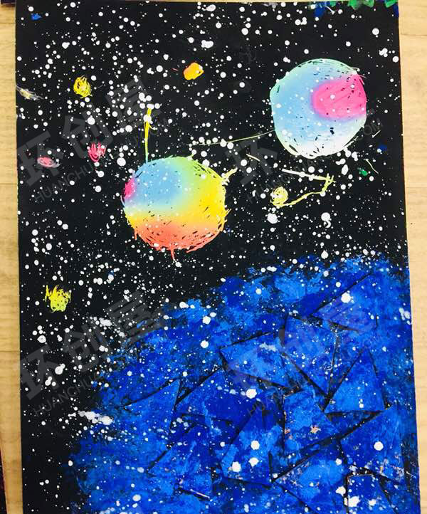 幼儿园美工区星空水粉喷洒画图片