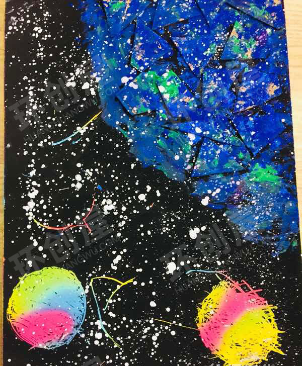 幼儿园美工区星空水粉喷洒画图片
