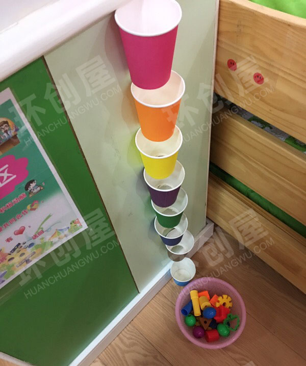 幼儿园科学区漏杯游戏图片