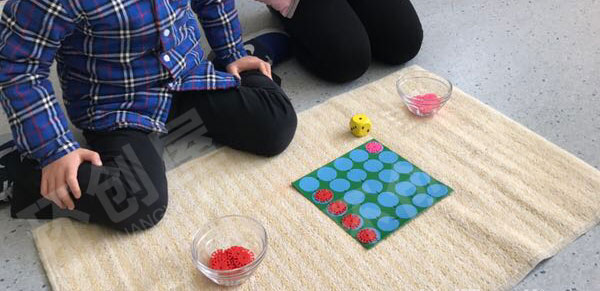 幼儿园益智区颜色花园棋图片