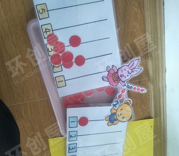 幼儿园益智区插花穿冰糖葫芦图片