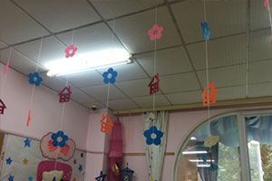 幼儿园卡纸花朵挂饰图片
