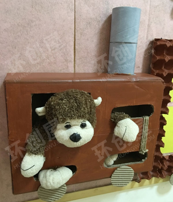 幼儿园走廊通往春天的熊列车图片