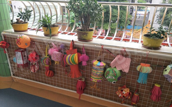 幼儿园户外走廊栏杆装饰图片