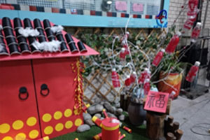 幼儿园户外新年门厅布置图片3张