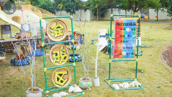 幼儿园户外大树下的艺术展涂鸦环创图片