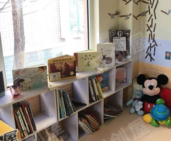 幼儿园阅读区米奇读书吧图片