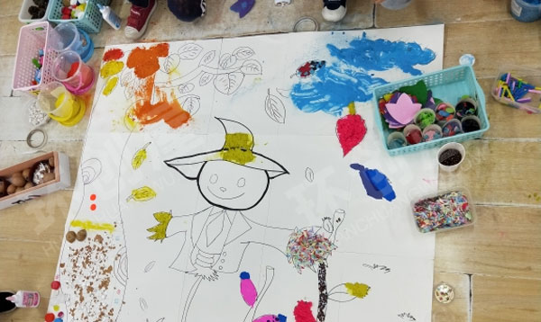 幼儿园美工区大型合作秋天主题图片