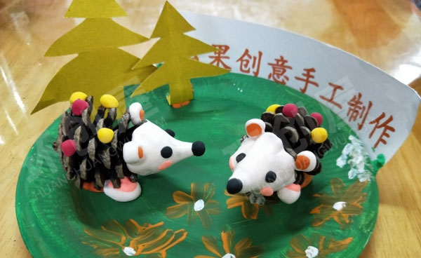 幼儿园美工区大型合作秋天主题图片