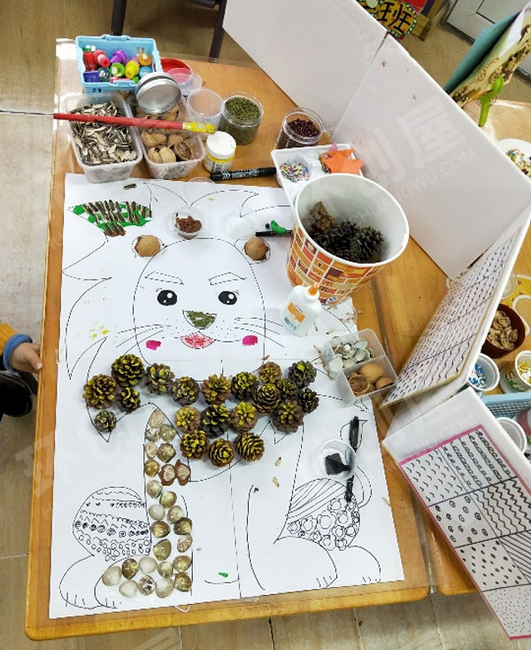 幼儿园美工区大型合作秋天主题图片