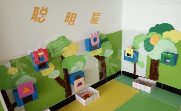 幼儿园益智区废物利用纸箱制作墙面聪明屋图片