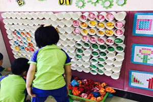 幼儿园益智区纸杯玩玩乐图片3张