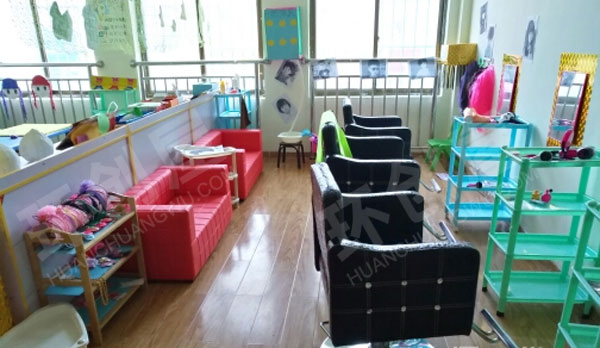 幼儿园角色游戏洋气理发店图片
