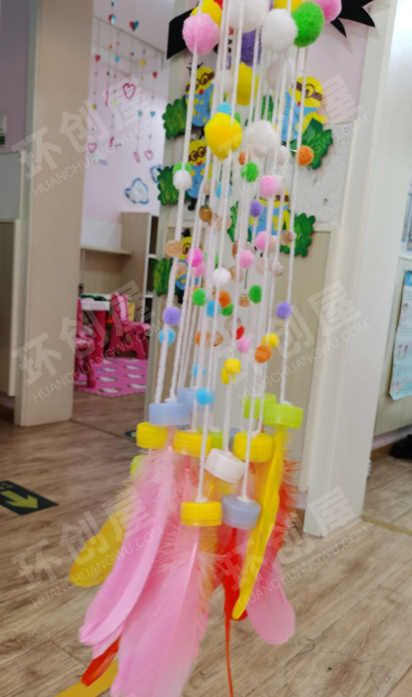幼儿园羽毛彩色吊挂饰图片